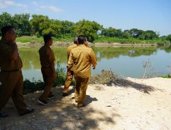 Sejumlah Plat Besi Akan Dipasang Untuk Kokohkan Tanggul Tepian Bengawan Solo di Gadon