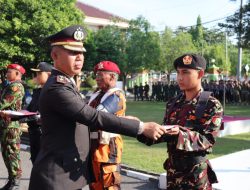 Jadi Irup Upacara Peringatan Hari Lahir Pancasila, Bupati Arief Bagikan Bendera Merah Putih