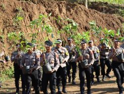 HUT Bhayangkarake-78, Polres Kudus tanam serentak di Bukit Ketileng Menawan Gebog Kudus