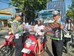 Polres Blora Bagikan Brosur & Pamflet Tertib Berlalu Lintas Dalam Rangka Operasi Patuh Candi 2024