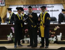 Raih Gelar Doktor dengan Predikat Cumlaude, Bupati Arief Diapresiasi Menteri Desa PDTT